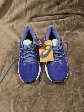 Asics Womens GT 1000 12 NWT no box